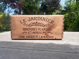 Le Jardinier wooden crate