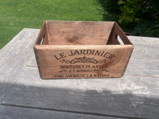 Le Jardinier wooden crate