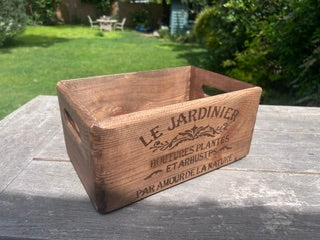 Le Jardinier wooden crate